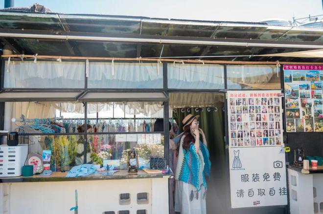 美女嫁到丽江后竟拿屋顶来赚钱！K8凯发登录【读本头条】重庆(图7)